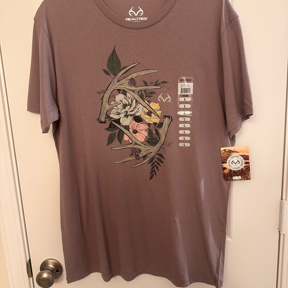 Realtree Brown Short Sleeve Tee with Nature Graphic